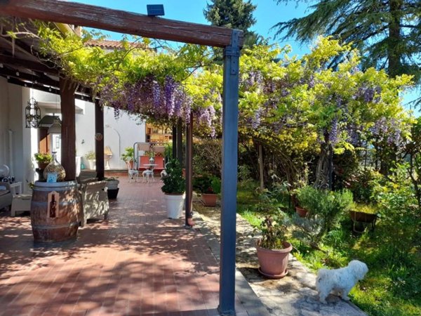casa indipendente in vendita a Carbognano