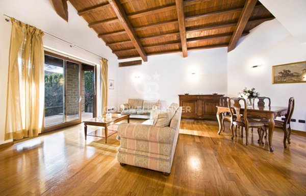 casa indipendente in vendita a Carbognano