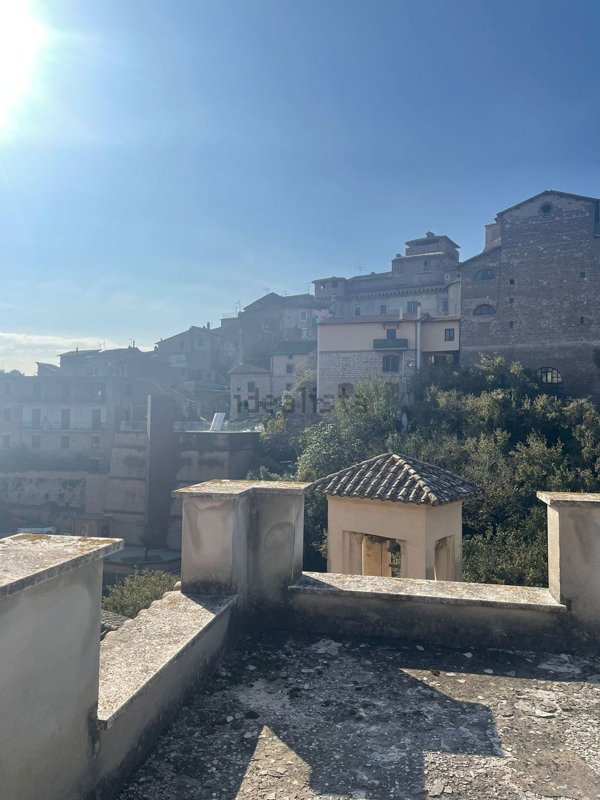 casa indipendente in vendita a Carbognano