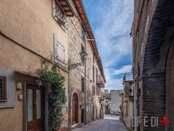 casa indipendente in vendita a Carbognano
