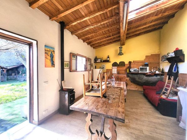 casa indipendente in vendita a Carbognano