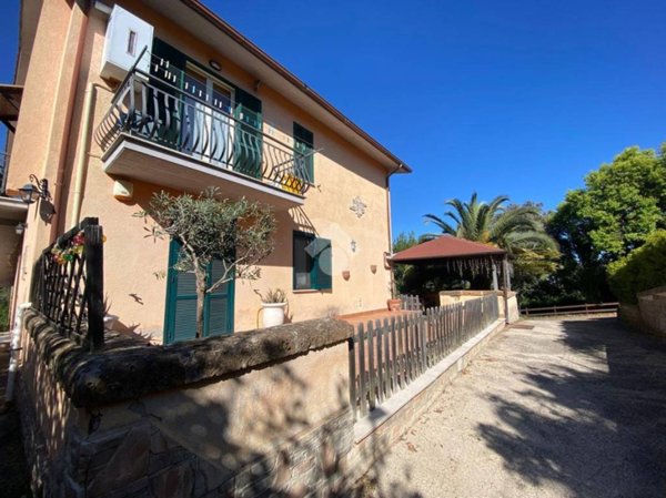 casa indipendente in vendita a Carbognano