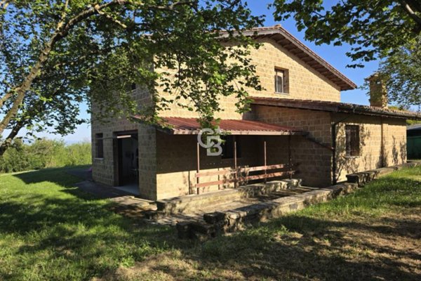 casa indipendente in vendita a Carbognano