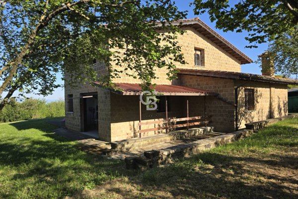 casa indipendente in vendita a Carbognano