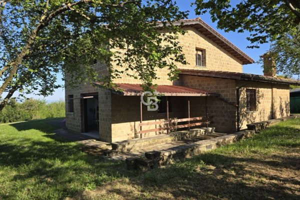 casa indipendente in vendita a Carbognano