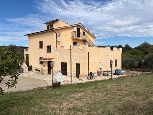 casa indipendente in vendita a Carbognano
