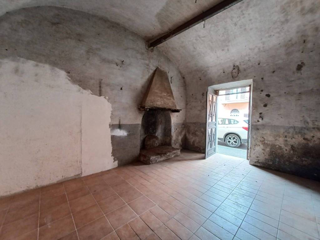 locale commerciale in vendita a Castel Sant'Elia