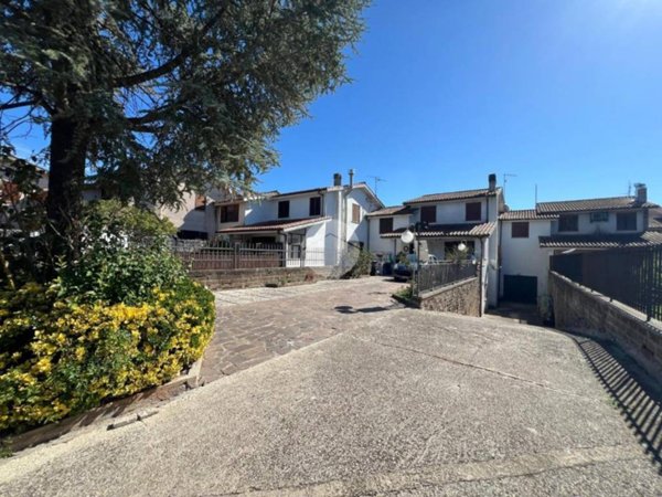 casa indipendente in vendita a Castel Sant'Elia