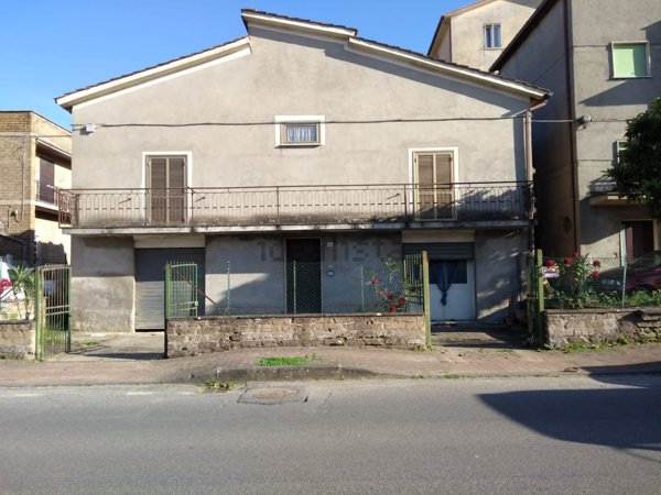 casa indipendente in vendita a Castel Sant'Elia