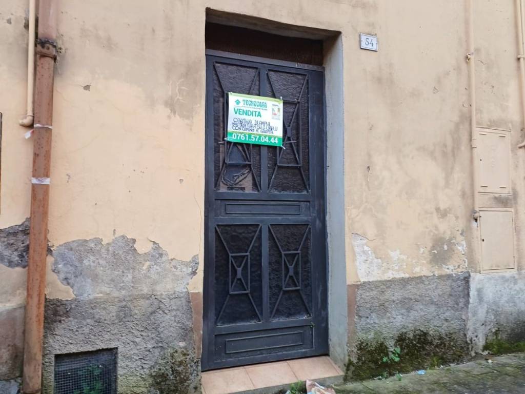locale commerciale in vendita a Castel Sant'Elia