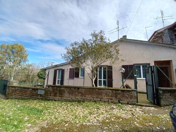 casa indipendente in vendita a Castel Sant'Elia