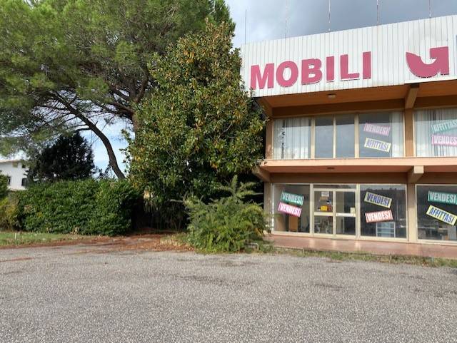 locale di sgombero in vendita a Castel Sant'Elia