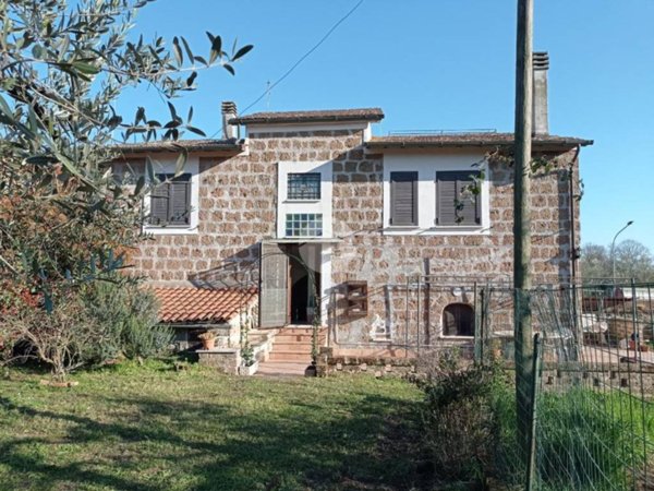 casa indipendente in vendita a Castel Sant'Elia