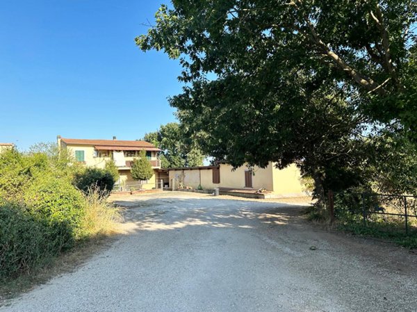 casa indipendente in vendita a Castel Sant'Elia