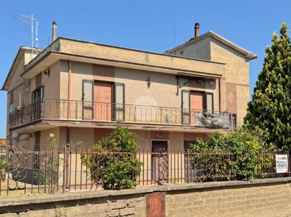 casa indipendente in vendita a Castel Sant'Elia