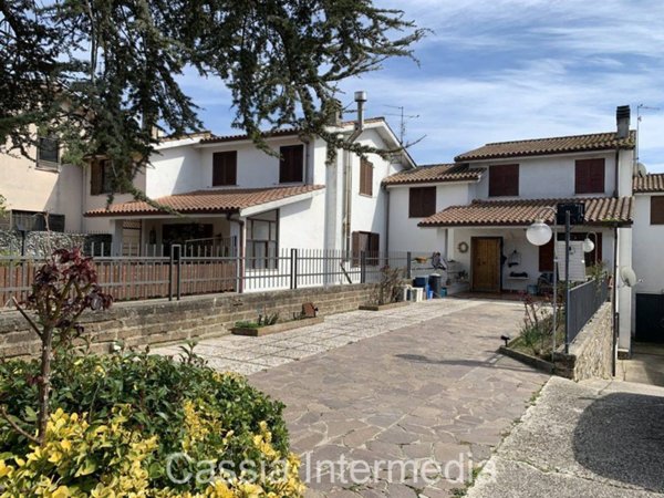 casa indipendente in vendita a Castel Sant'Elia