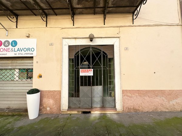 negozio in vendita a Castel Sant'Elia