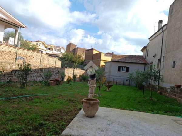 appartamento in vendita a Castel Sant'Elia