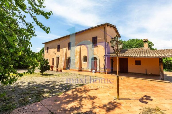 casa indipendente in vendita a Castel Sant'Elia