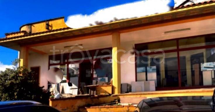 negozio in vendita a Castel Sant'Elia