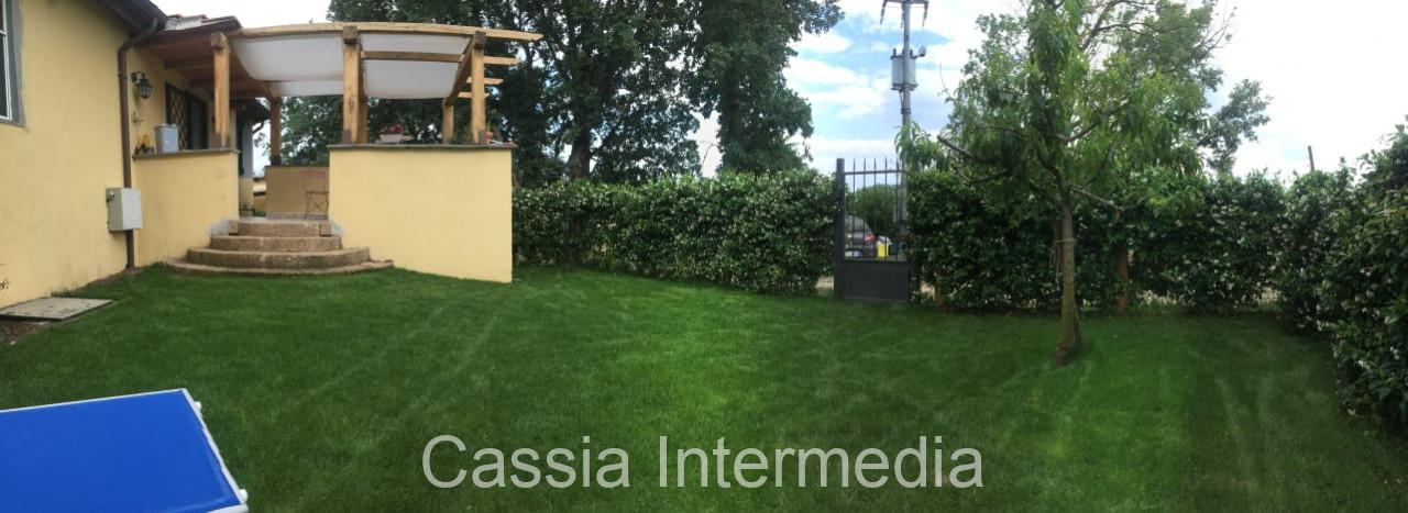 casa indipendente in vendita a Castel Sant'Elia