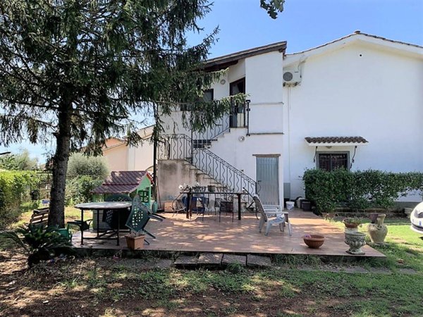 casa indipendente in vendita a Castel Sant'Elia