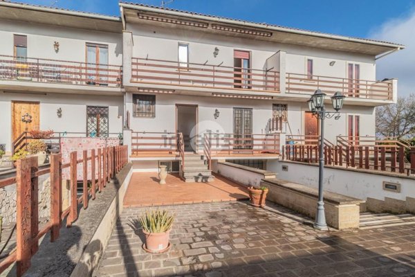 casa indipendente in vendita a Castel Sant'Elia