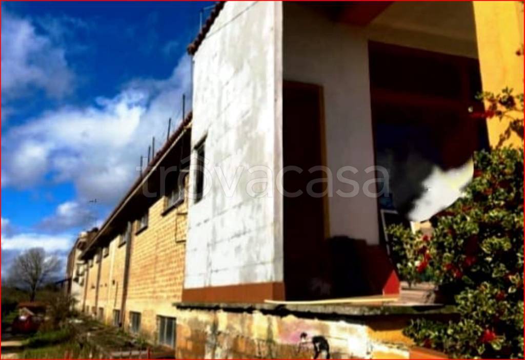 negozio in vendita a Castel Sant'Elia