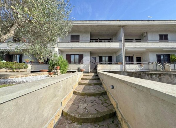 casa indipendente in vendita a Castel Sant'Elia