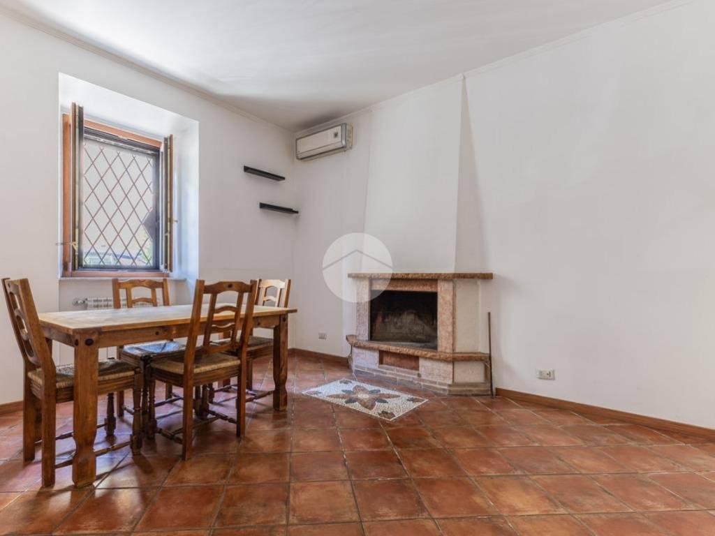 intera palazzina in vendita a Castel Sant'Elia