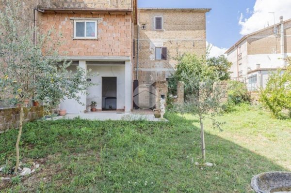 appartamento in vendita a Castel Sant'Elia
