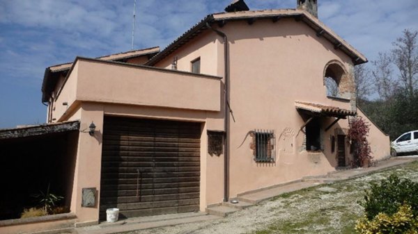 casa indipendente in vendita a Castiglione in Teverina