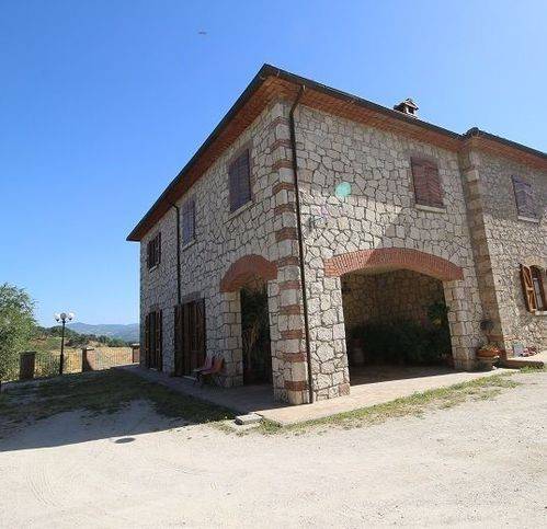 casa indipendente in vendita a Castiglione in Teverina