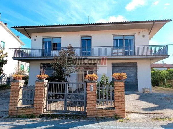 casa indipendente in vendita a Castiglione in Teverina