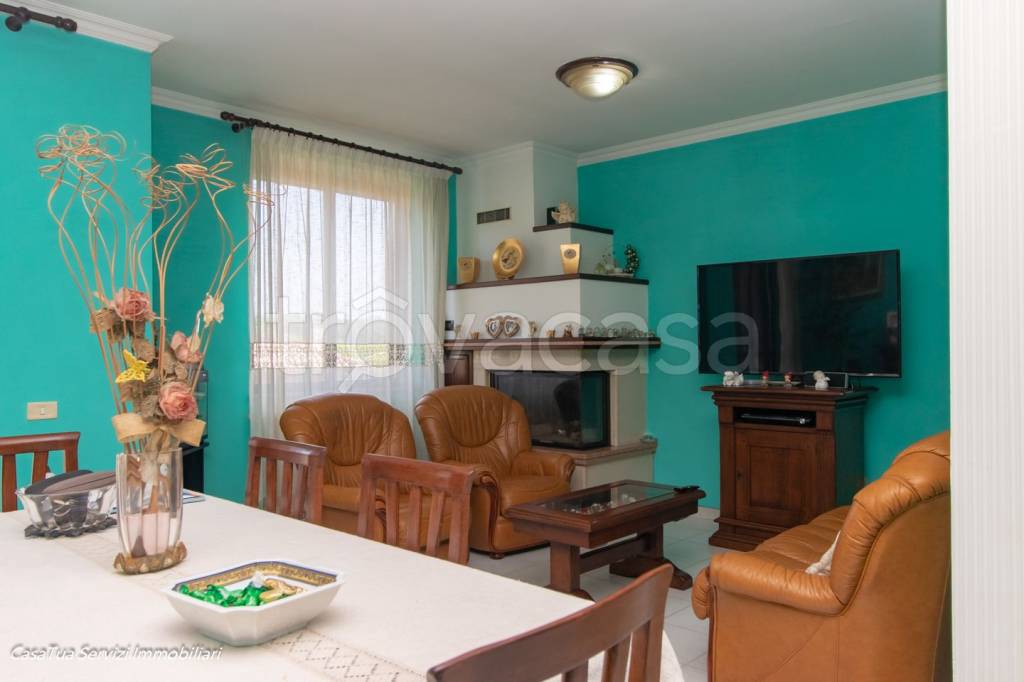 casa indipendente in vendita a Castiglione in Teverina