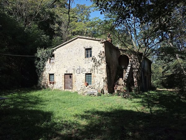 casa indipendente in vendita a Castiglione in Teverina
