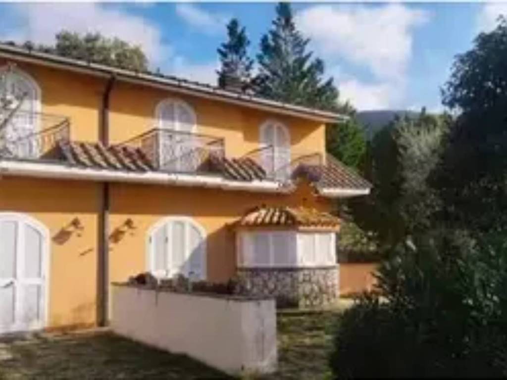 casa indipendente in vendita a Castiglione in Teverina