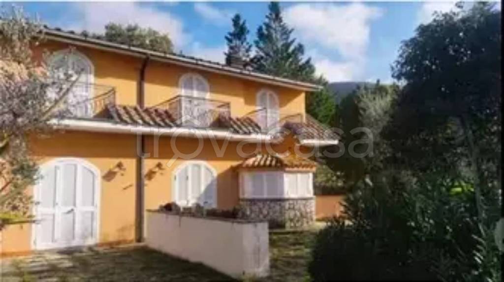 casa indipendente in vendita a Castiglione in Teverina