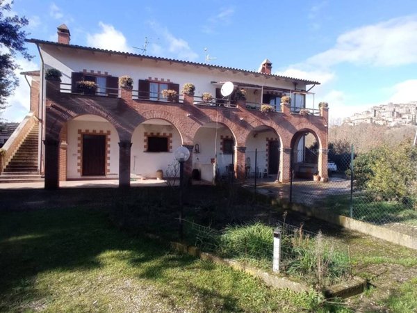 casa indipendente in vendita a Castiglione in Teverina