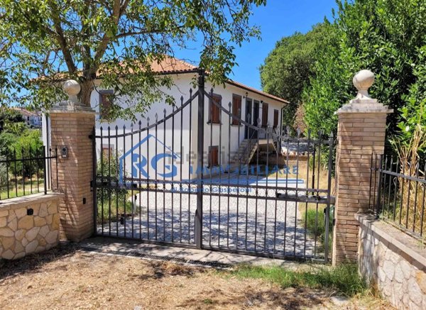 casa indipendente in vendita a Castiglione in Teverina