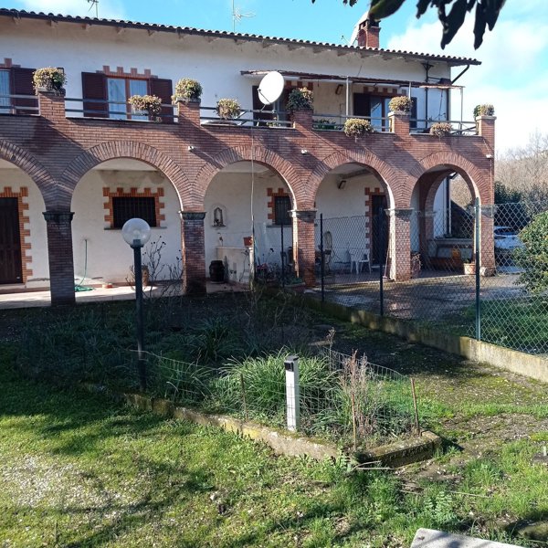 casa indipendente in vendita a Castiglione in Teverina