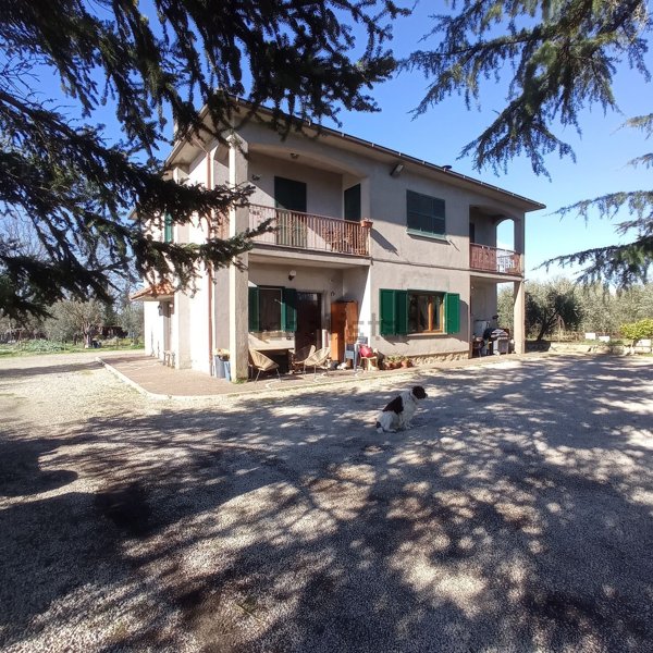 casa indipendente in vendita a Castiglione in Teverina