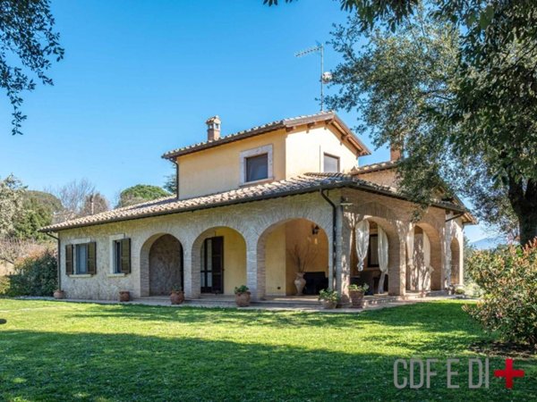 casa indipendente in vendita a Castiglione in Teverina