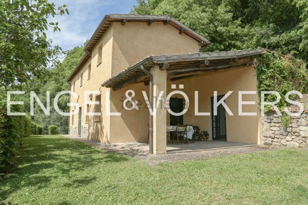 casa indipendente in vendita a Castiglione in Teverina