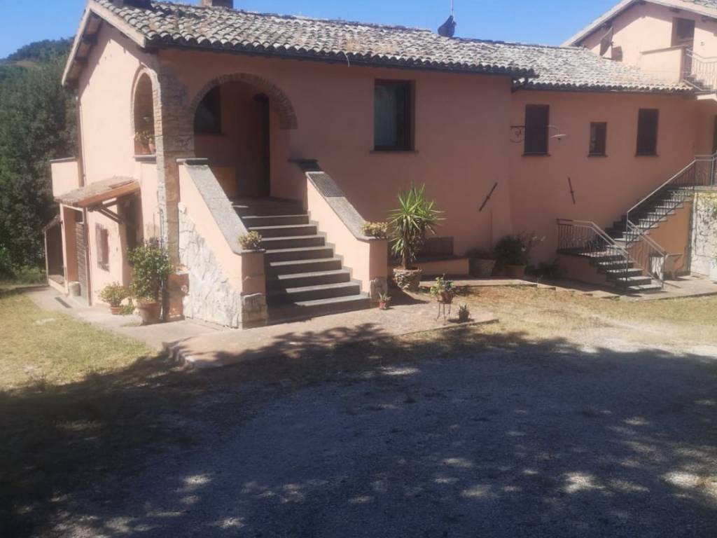 casa indipendente in vendita a Castiglione in Teverina