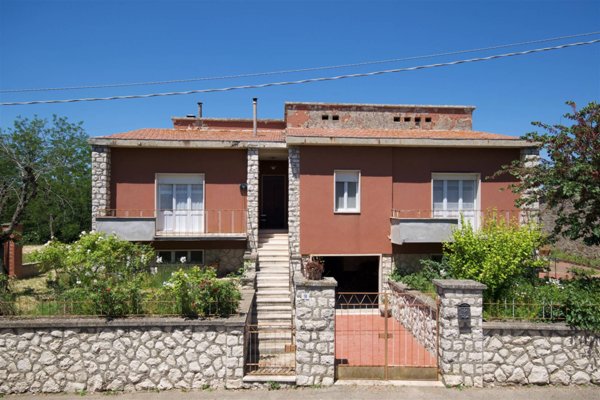 casa indipendente in vendita a Castiglione in Teverina in zona Sermugnano