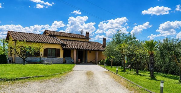 casa indipendente in vendita a Castiglione in Teverina
