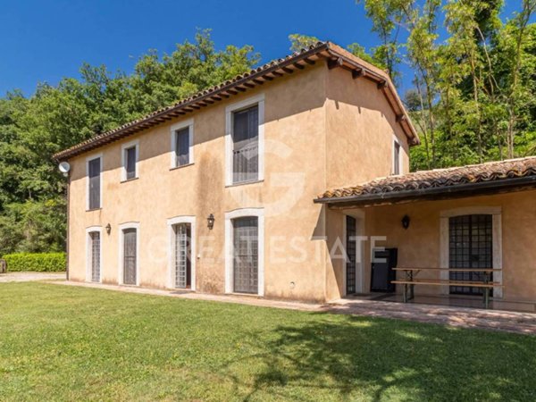 casa indipendente in vendita a Castiglione in Teverina