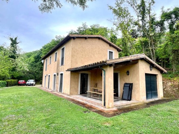 casa indipendente in vendita a Castiglione in Teverina