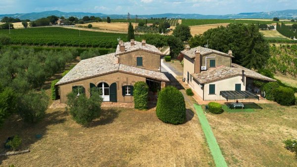 casale in vendita a Castiglione in Teverina